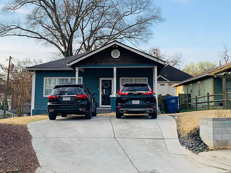 1045 Boulevard Dr SE — Photo 1