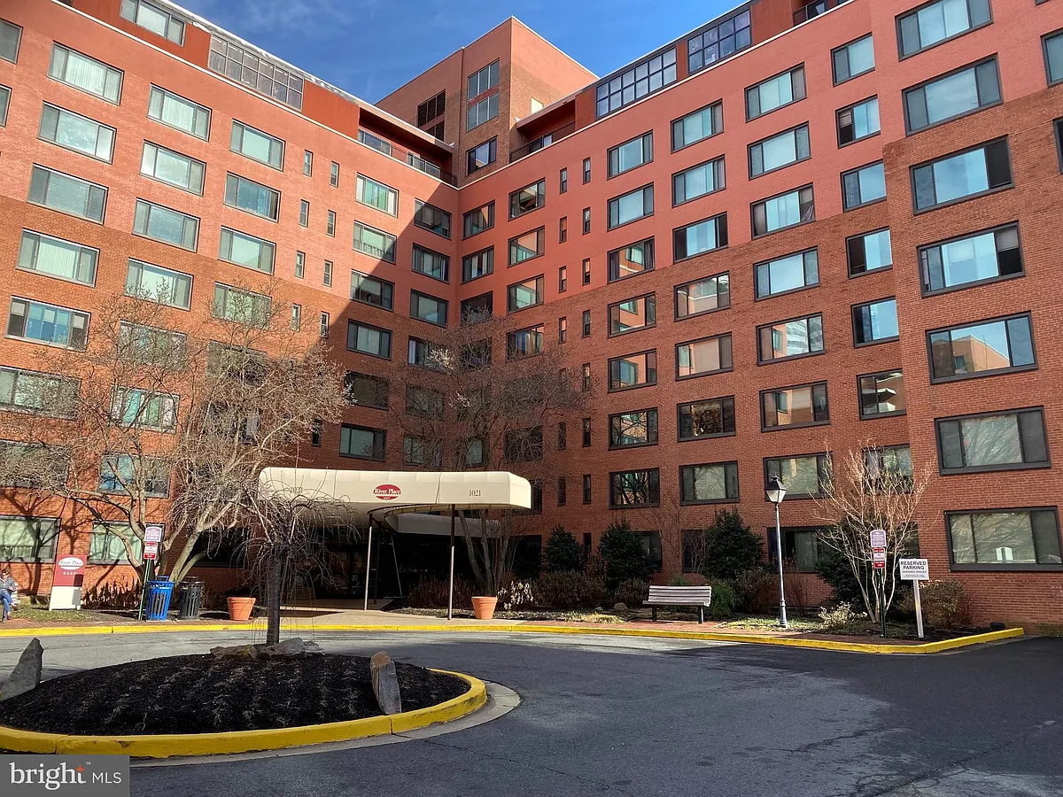 Building Photo - 1021 Arlington Blvd #623