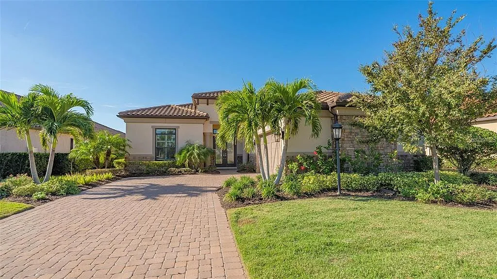 3 bed, 3.5 bath, 2898 sqft, $10,000 — Photo 2