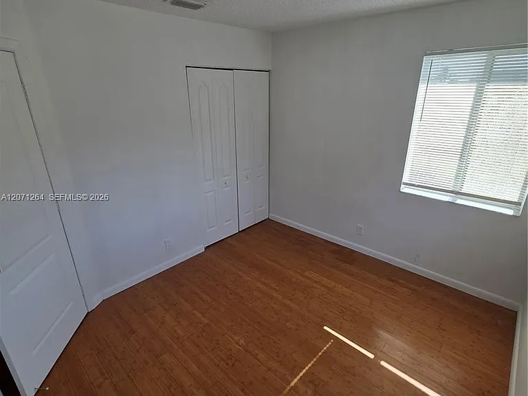 21250 NE 8th Pl #1 — Photo 17