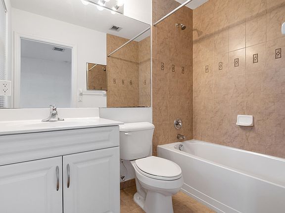 5th image of 4058 Oak Landing Dr #4058