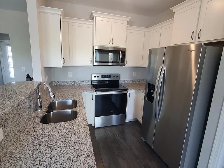 320 Kinsale Dr — Photo 6