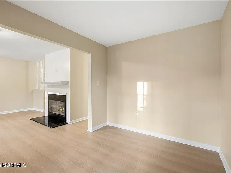 203 Wellington Pl — Photo 12