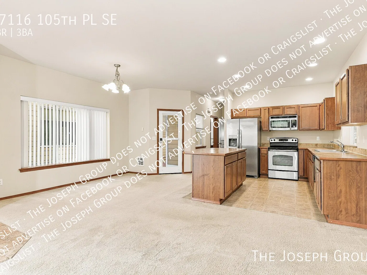 Kent 3-Bedroom Home -- Modern Comfort — Photo 2