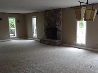 1 Fox Hunt Ct, Hawthorn Woods, IL 60047