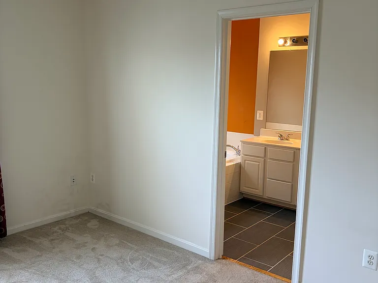 21784 Oakville Ter — Photo 21