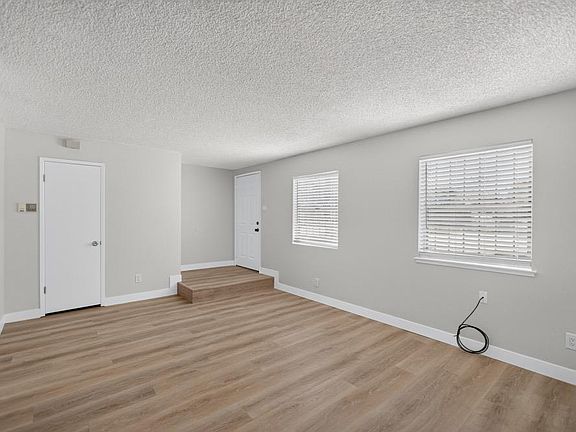 4th image of 4215 Brookfield Dr