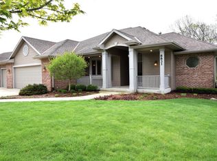 8831 Shadowood Trl, Racine, WI 53406