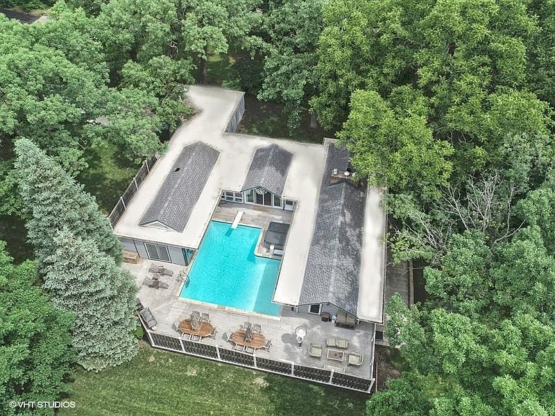 1st image of 21 Hawthorn Dr