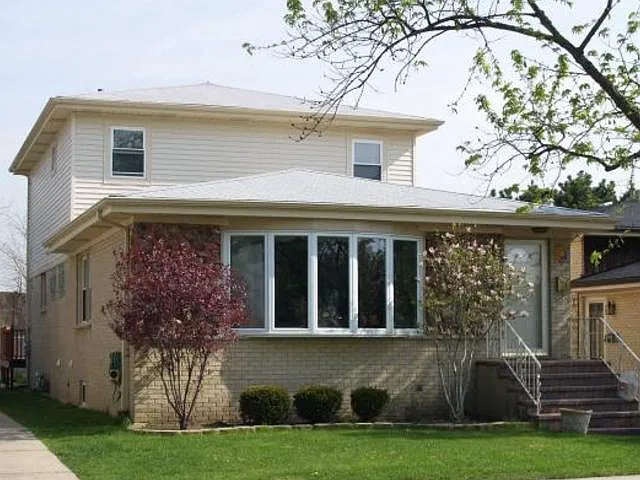 5454 W Lunt Ave photo 1