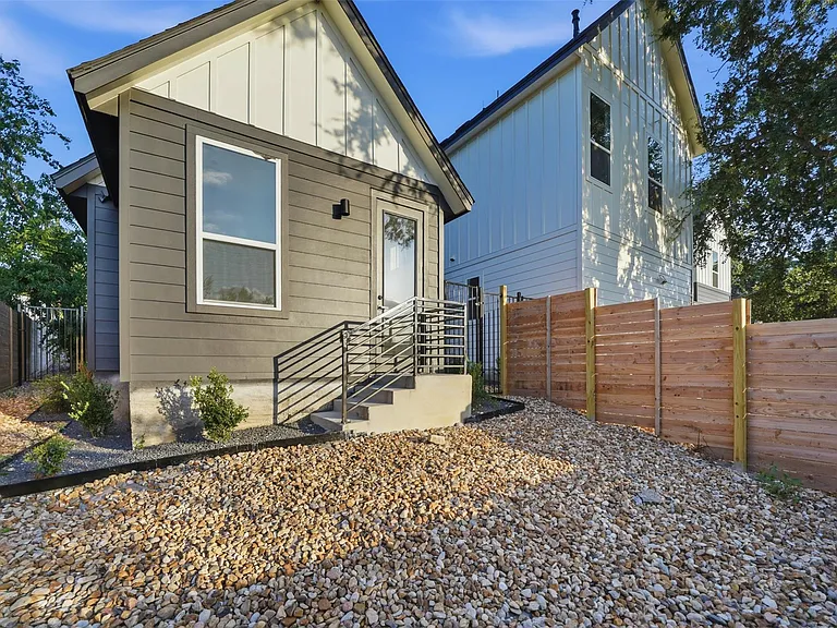 2212 Yellow Jacket Ln #2 — Photo 23