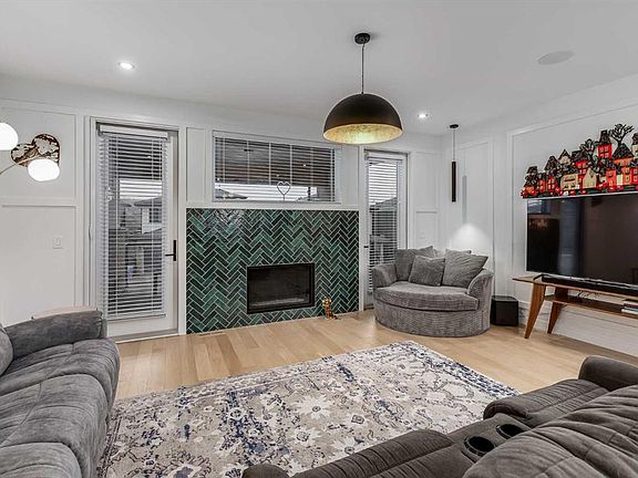 2nd image of 44 E Timberline Way SW