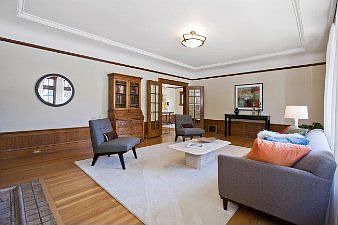 :: 540 10th Avenue