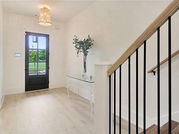3rd image of 304 Ormond Dr