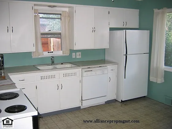 411 S 14th Ave — Photo 6