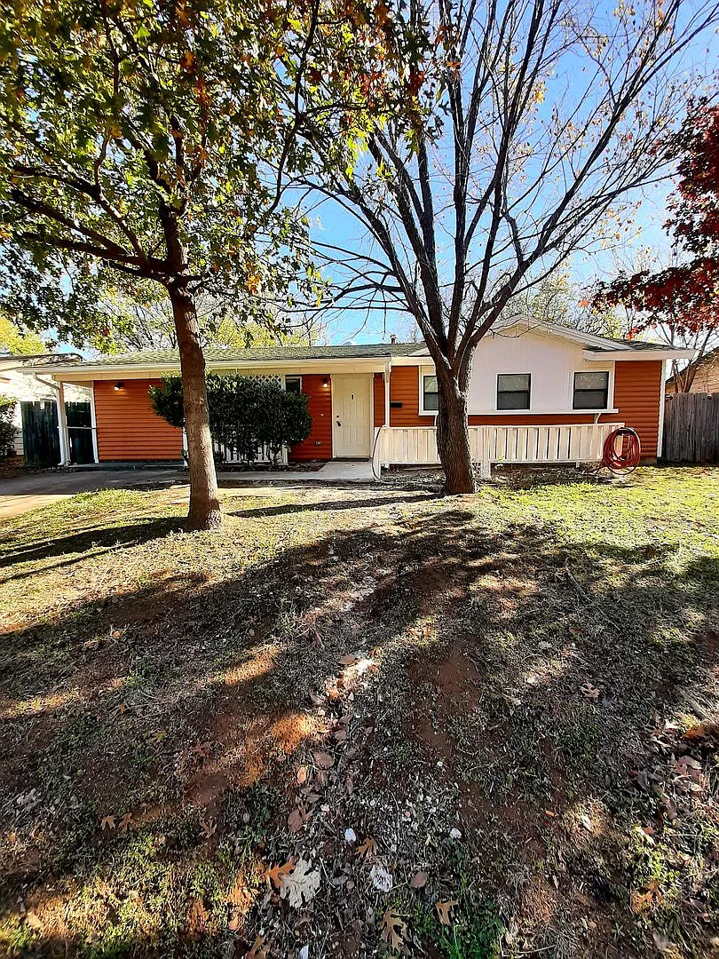 Quaint 3 bedroom, 1.5 bath in Euless — Photo 1