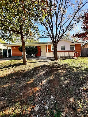 816 Denton Dr Photo 1