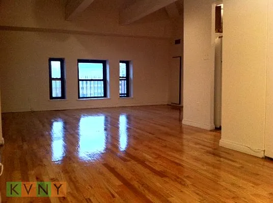 Rented by KVNY Soho | media 17