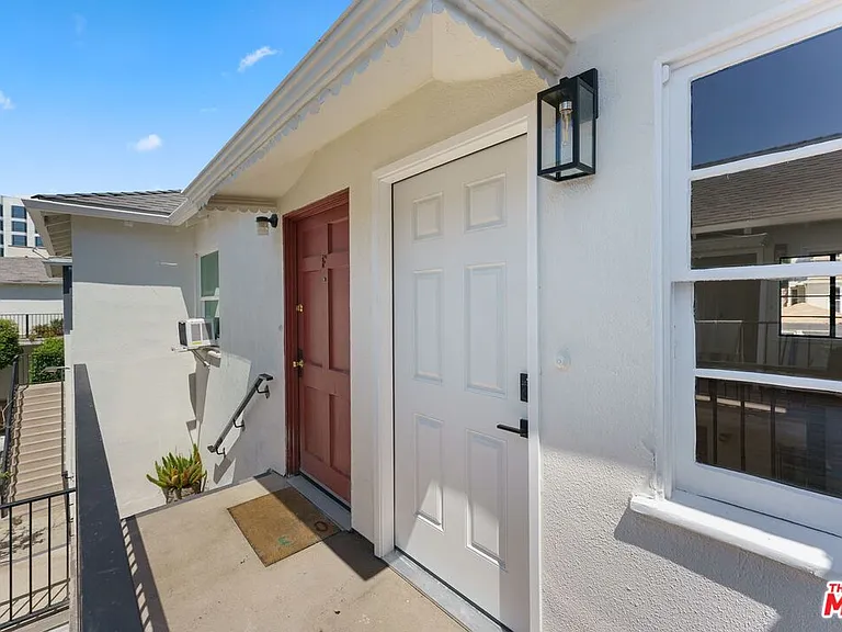8730 Holloway Dr — Photo 22