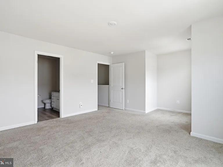 112 Paddington St — Photo 17
