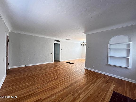 4th image of 2119 N Stanton St #A
