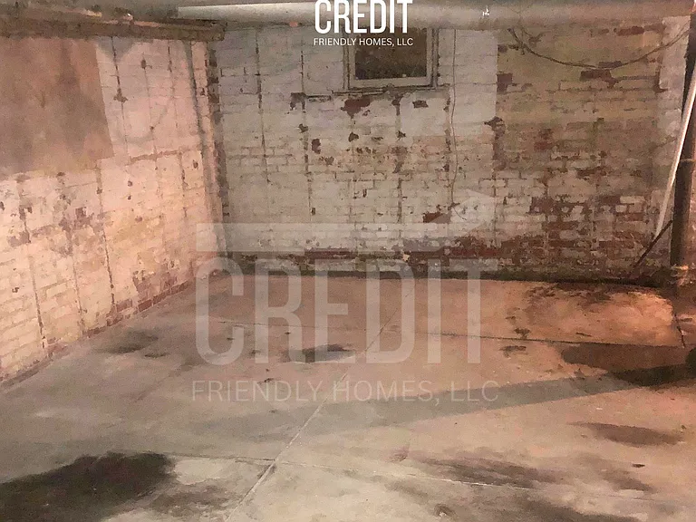 327 E Stuart Ave — Photo 9