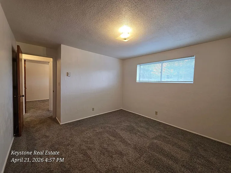 2785 Oak St — Photo 4