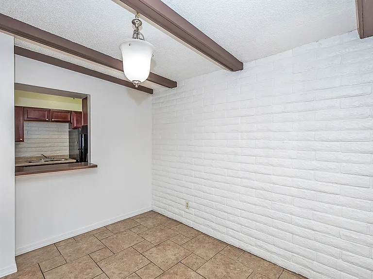 2864 S 1st Ave #1 — Photo 2