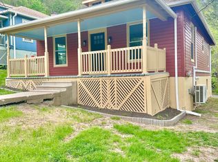 381 Roxbury St, Clifton Forge, VA 24422