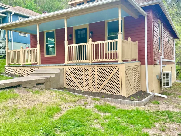 381 Roxbury St, Clifton Forge, VA 24422