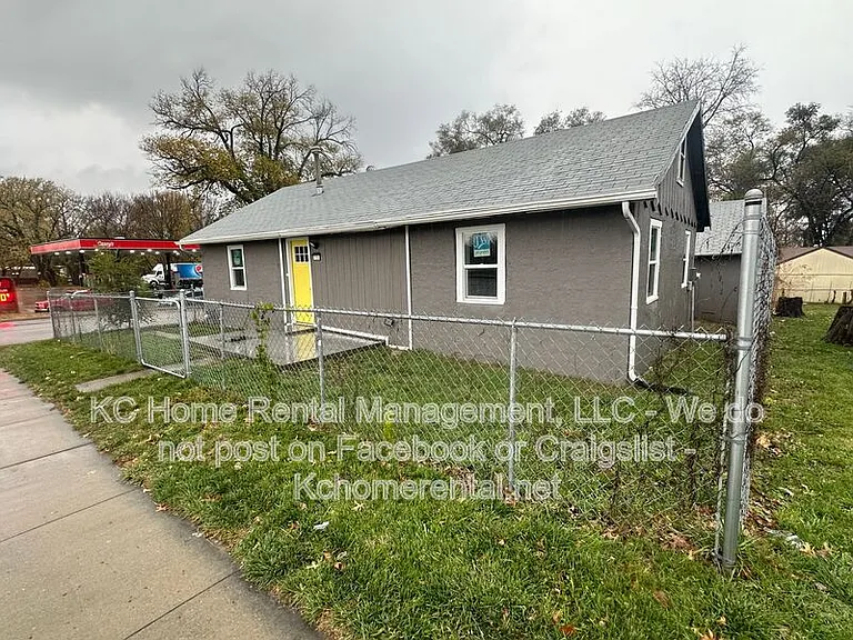 1200 E 23rd St S — Photo 3