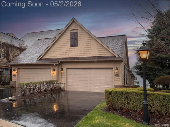 618 Deauville Ln, Bloomfield Hills, MI 48304