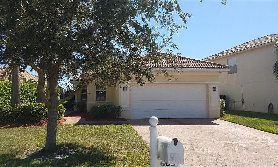 GREAT HOME IN GATED ST JAMES GOLF CLUB, 3/2/2 ON THE LAKE WITH SPACIOUS BRICK PATIO, FRESHLY PAINTED THROUGHOUT WITH NEW CARPET 