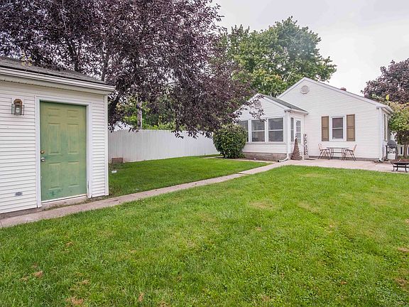 5th image of 921 Robinson Ave
