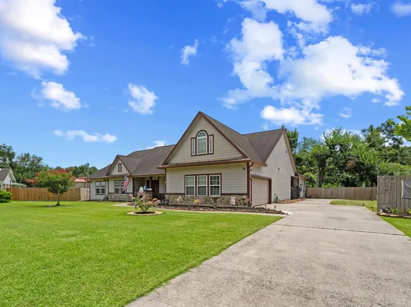 210 Southwood Cir, Baytown, TX 77520