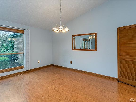 4th image of 389 Shadywood Dr