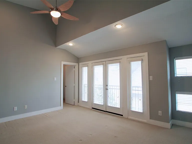 4701 Caroline St — Photo 18