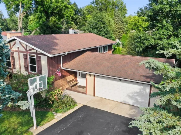 213 Liberty St, Fox River Grove, IL 60021