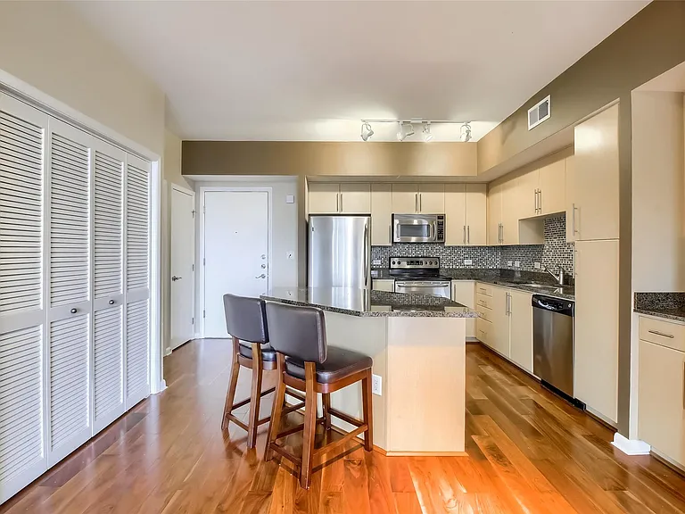 54 Rainey St #1109 — Photo 4
