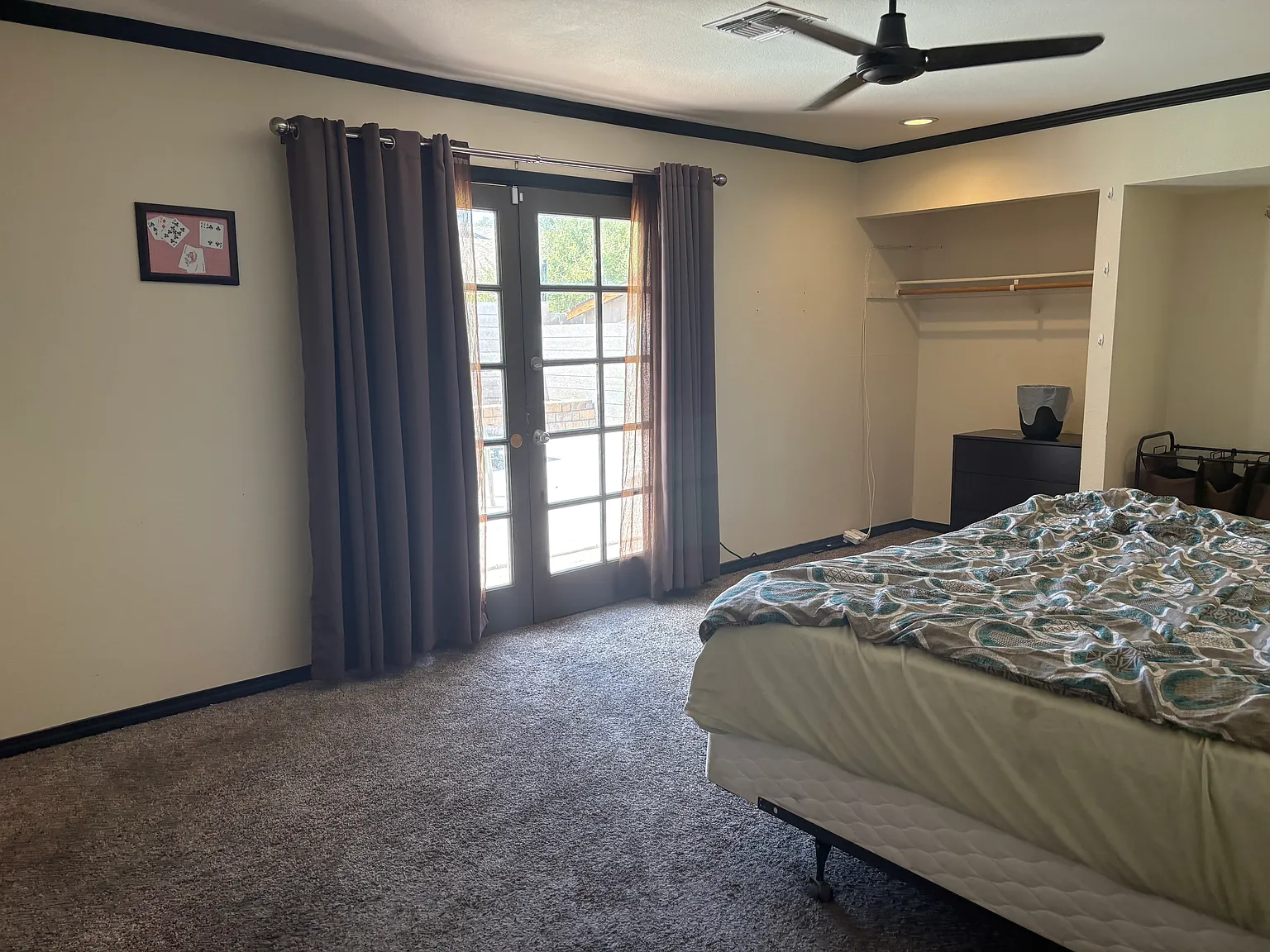 3 bed, 2200 sqft, $1,000 — Photo 1
