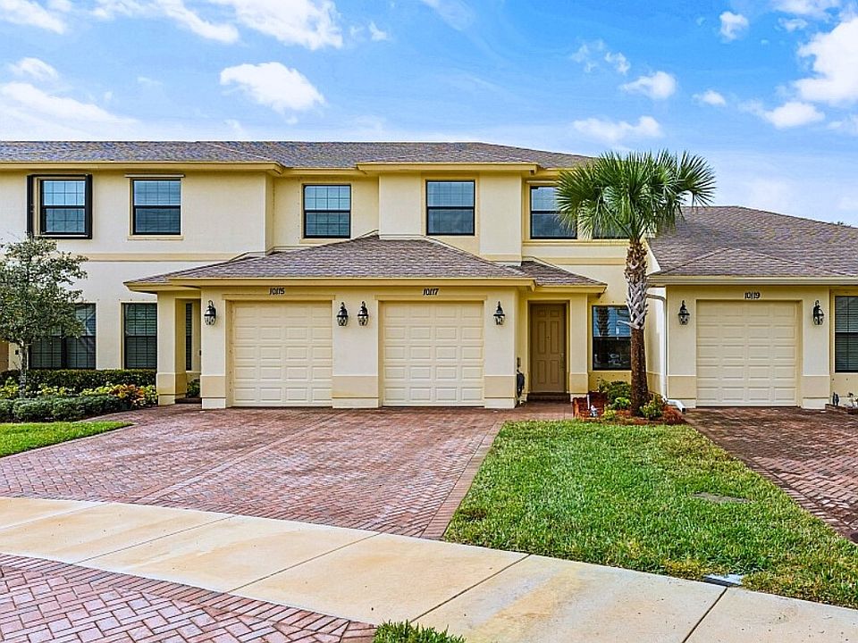 1st image of 10117 W Villa Cir