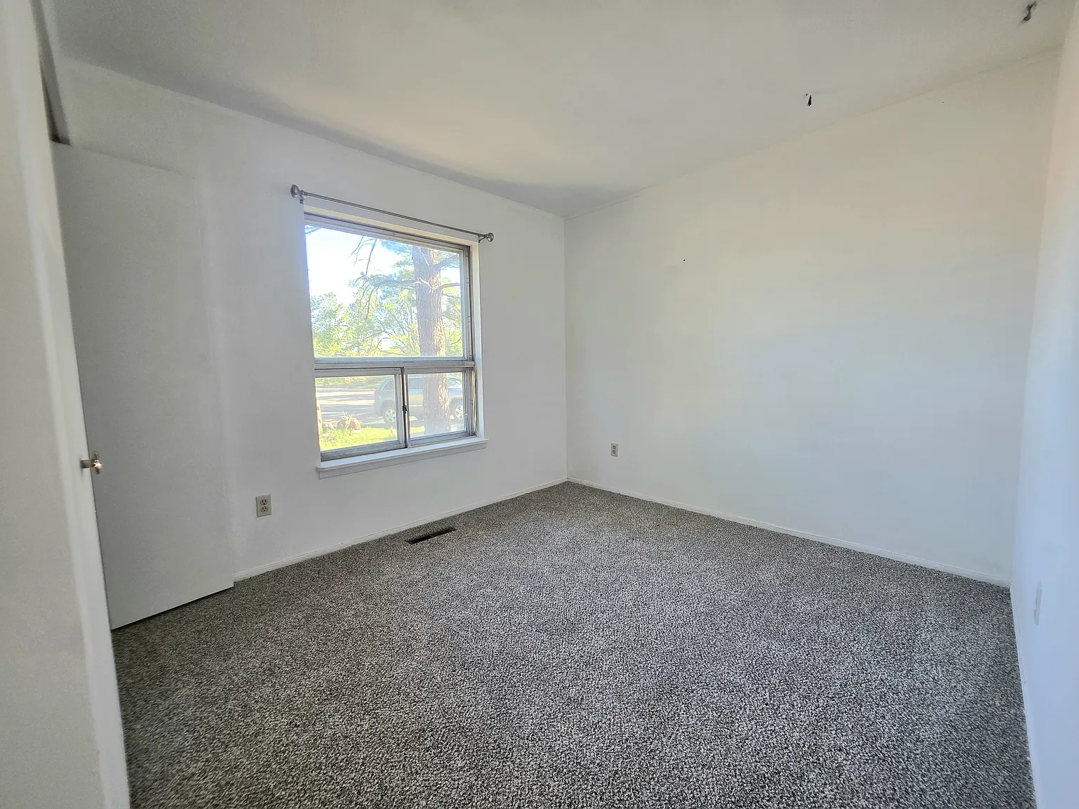 3 bed, 1760 sqft, $1,700 — Photo 3
