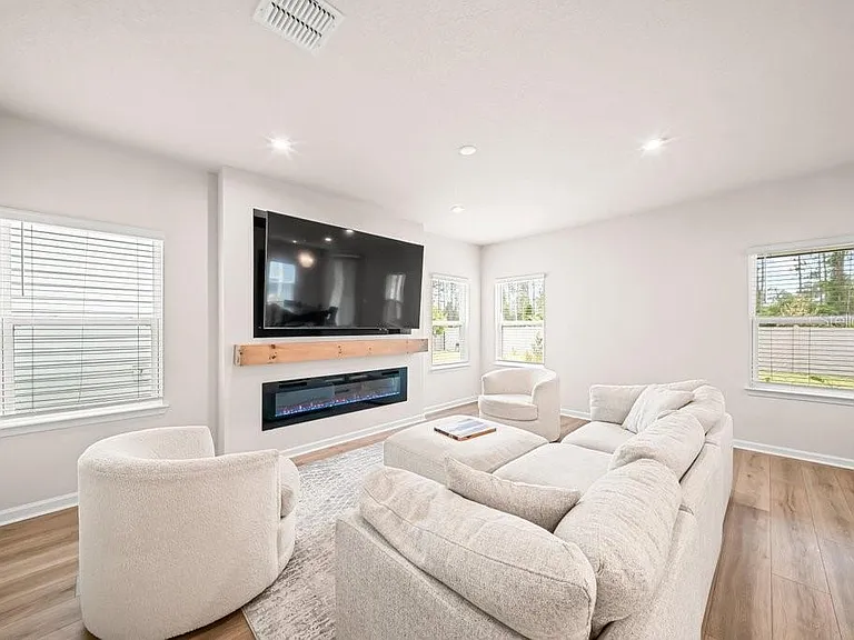 181 Tower Ct — Photo 6