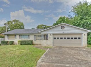 119 W Pioneer St, Wake Village, TX 75501