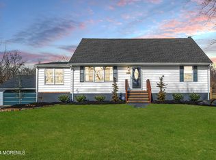 184 Burlington Path Rd, Cream Ridge, NJ 08514