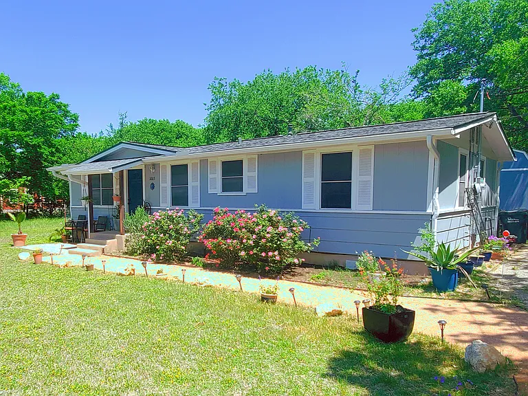 1003 Bugg Ln — Photo 5