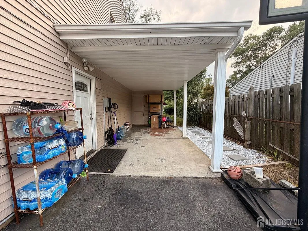 4 bed, 2.0 bath, 1728 sqft, $3,500 — Photo 2
