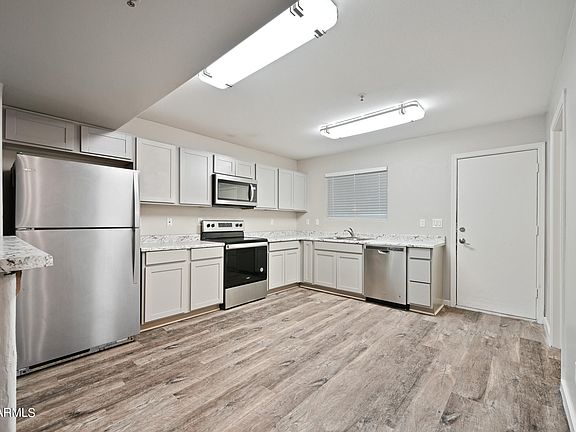 4th image of 5010 N 22nd Ave #115