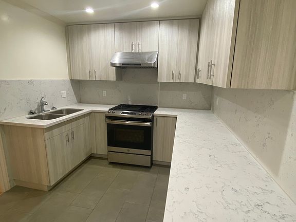 5th image of 226A Sagamore St #B