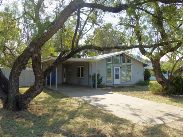 202 N Loop Dr, Brady, TX 76825